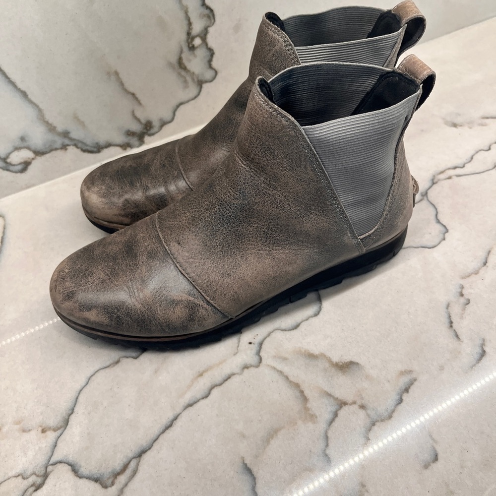 Sorel Women’s Chelsea Boots size 8